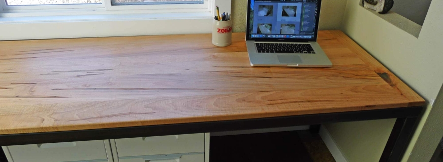 Ambrosia maple desk