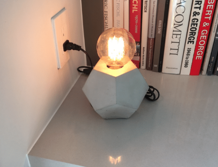 Geometric concrete table lamp